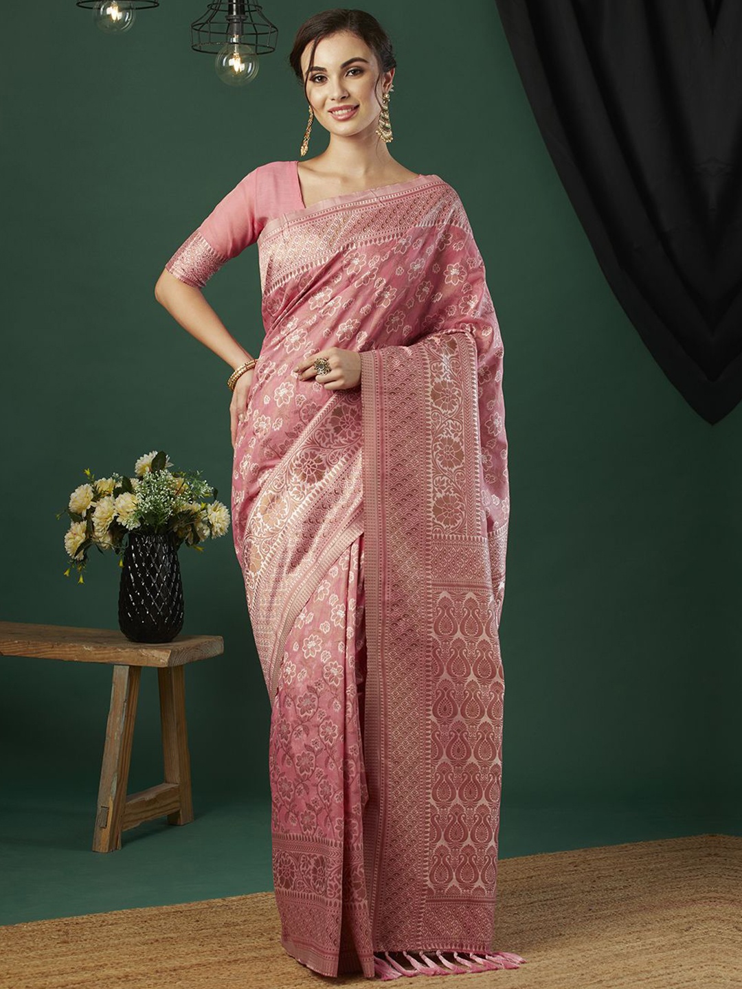 

HI FI NX Ethnic Motifs Zari Pure Linen Saree, Peach