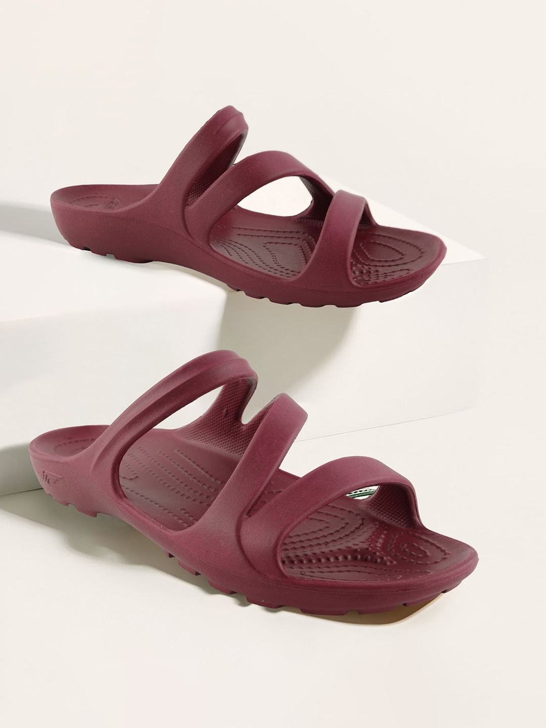 

Red Tape Women Solid Sliders, Maroon