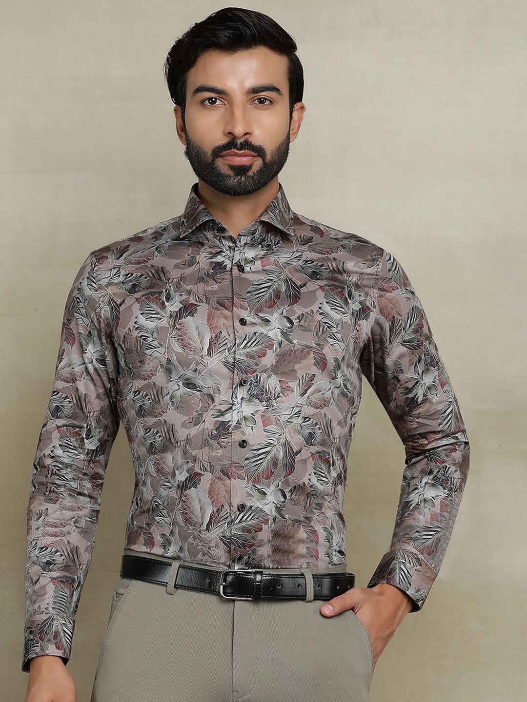 

WYRE Men Spread Collar Floral Printed Cotton Slim Fit Casual Shirt, Brown