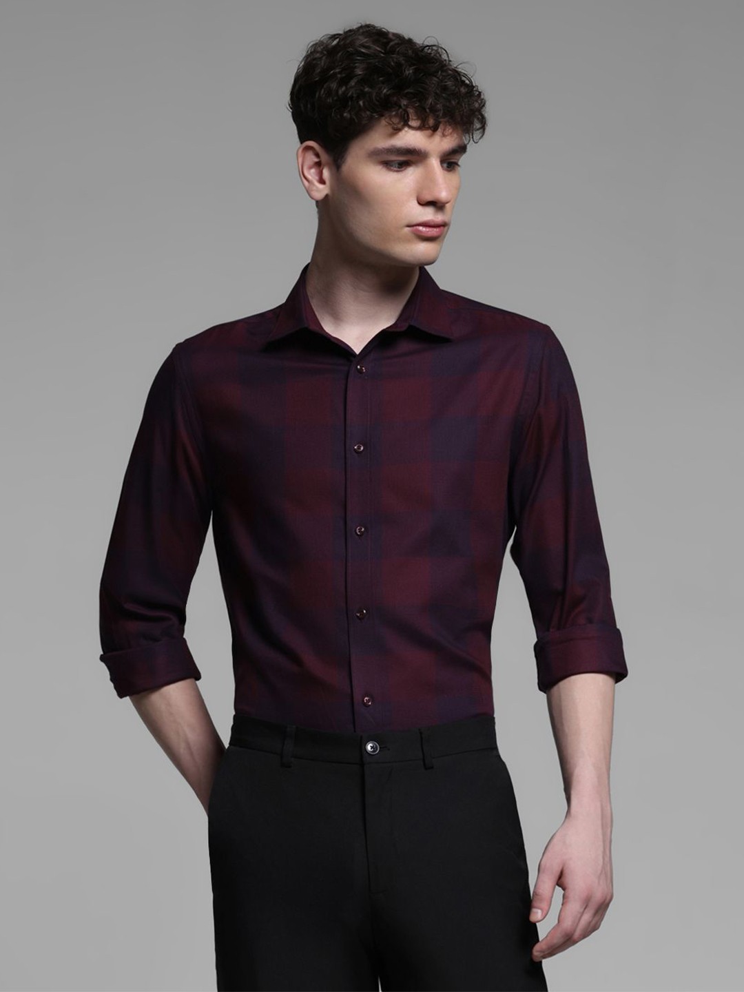 

Jack & Jones Men Cutaway Collar Checked Cotton Slim Fit Casual Shirt, Maroon