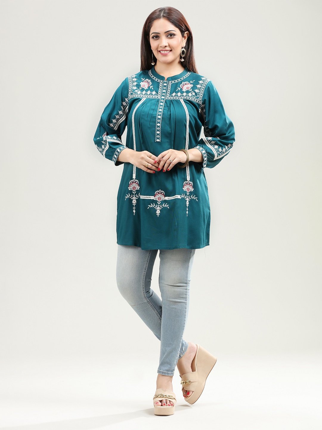 

COTTON CULTURE Women Floral Embroidered Straight Kurti, Teal