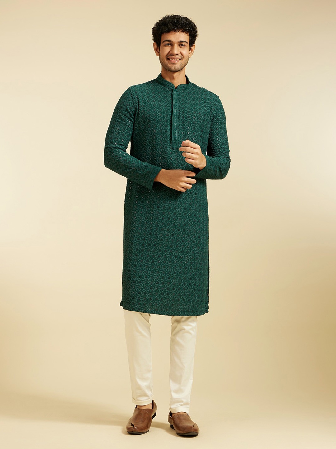 

Diwas by Manyavar Men Ethnic Motifs Embroidered Mandarin Collar Sequinned Straight Kurta, Green