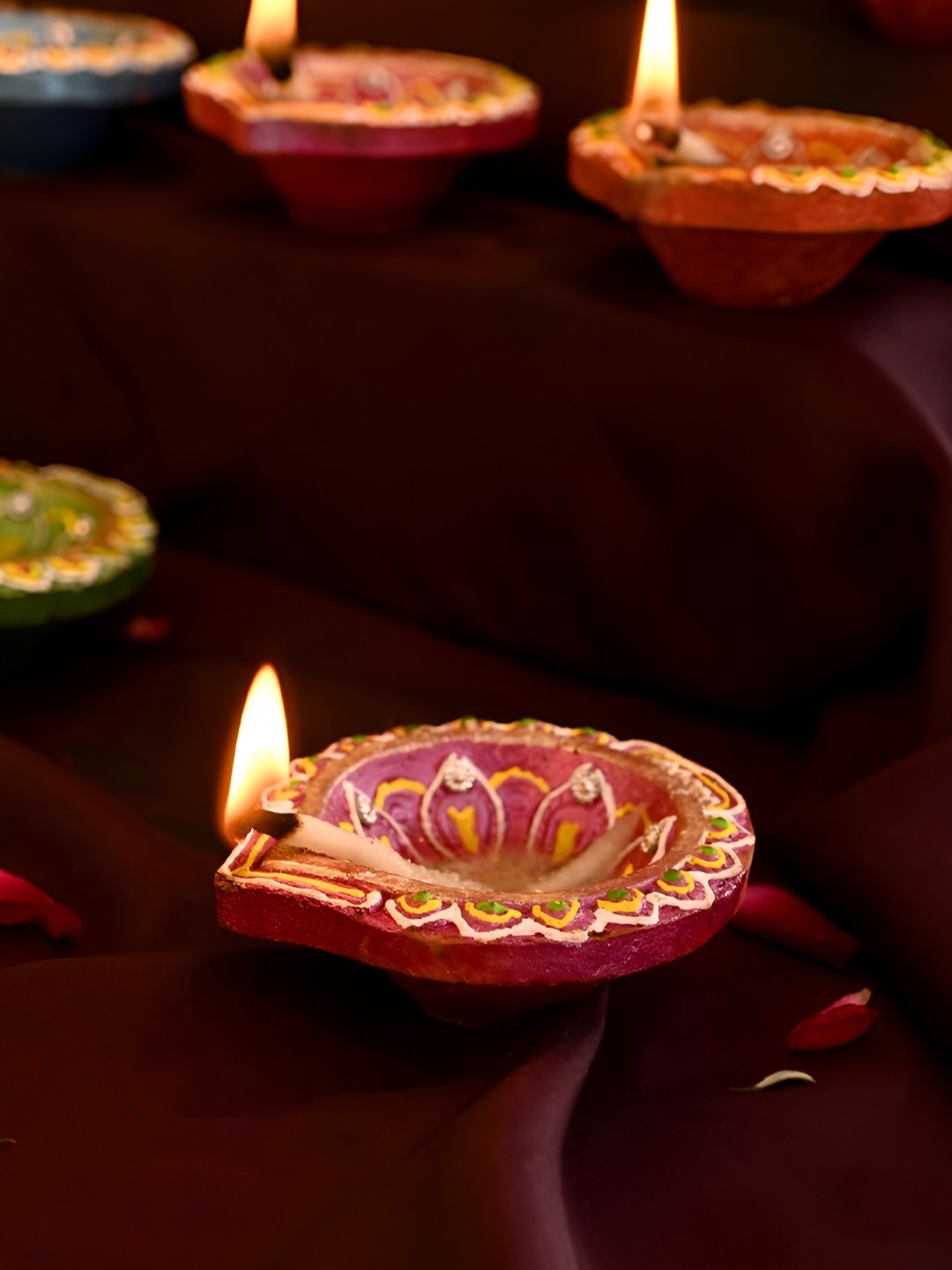 

Aura 4Pcs Red & Green Printed Terracotta Diyas