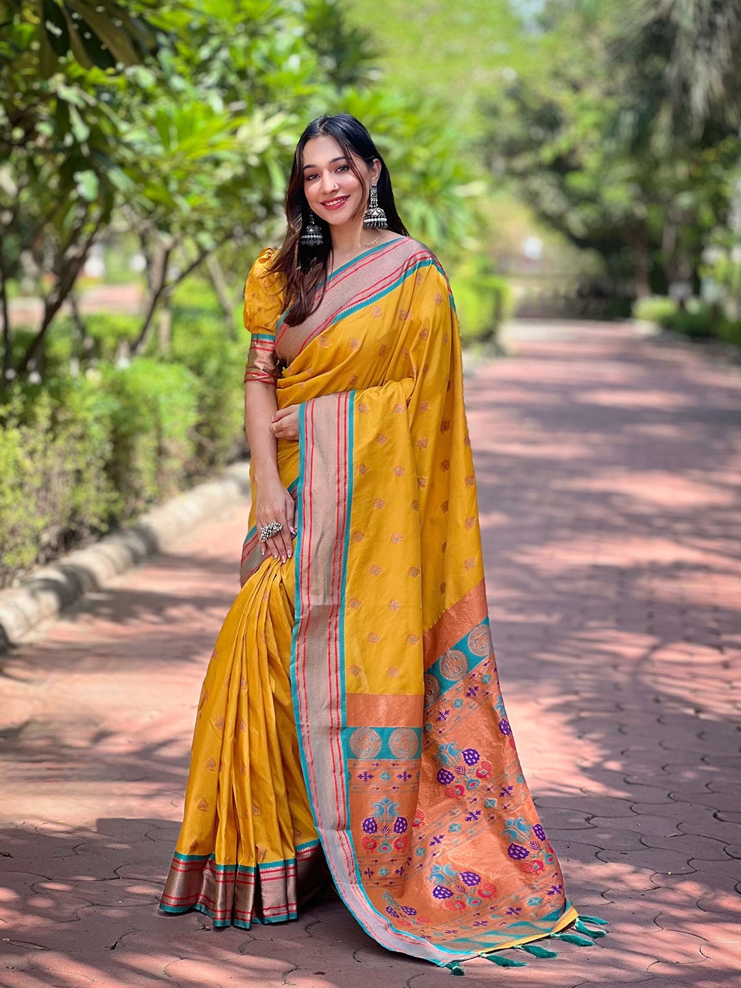 

SGF11 Woven Design Zari Pure Silk Kanjeevaram Saree, Yellow