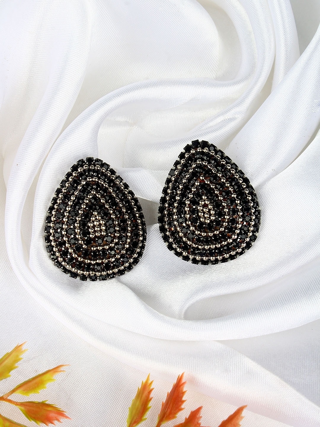 

KPOP Contemporary Studs Earrings, Silver
