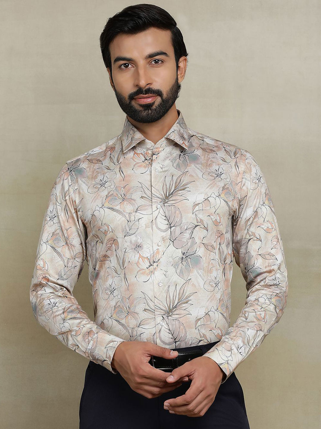 

WYRE Men Spread Collar Floral Printed Cotton Slim Fit Semiformal Shirt, Beige