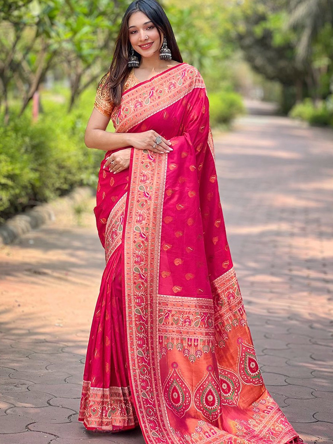 

SGF11 Woven Design Zari Pure Silk Kanjeevaram Saree, Pink