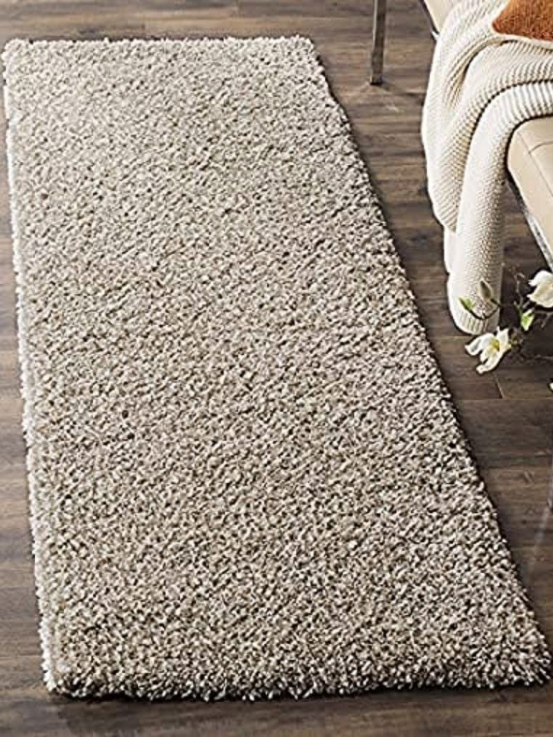 

Banchmark Home Furnishings Off White Anti-Skid Woollen Shaggy Carpet