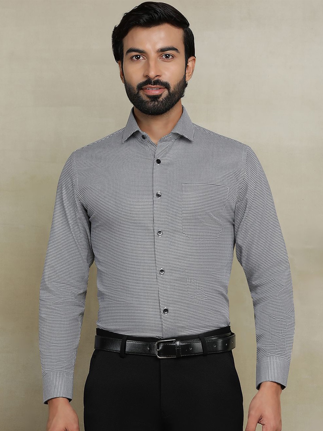 

METAL Men Spread Collar Micro Checked Cotton Slim Fit Formal Shirt, Grey
