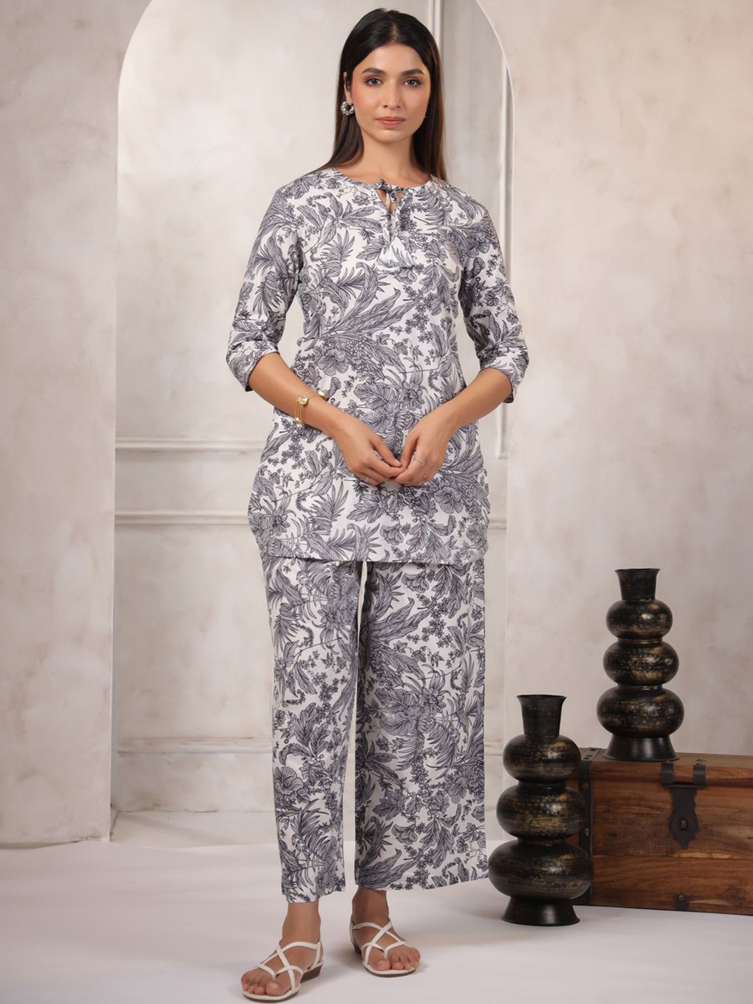 

LYFJ Women Floral Printed Pure Cotton Tunic With Trousers Co-Ords, Grey