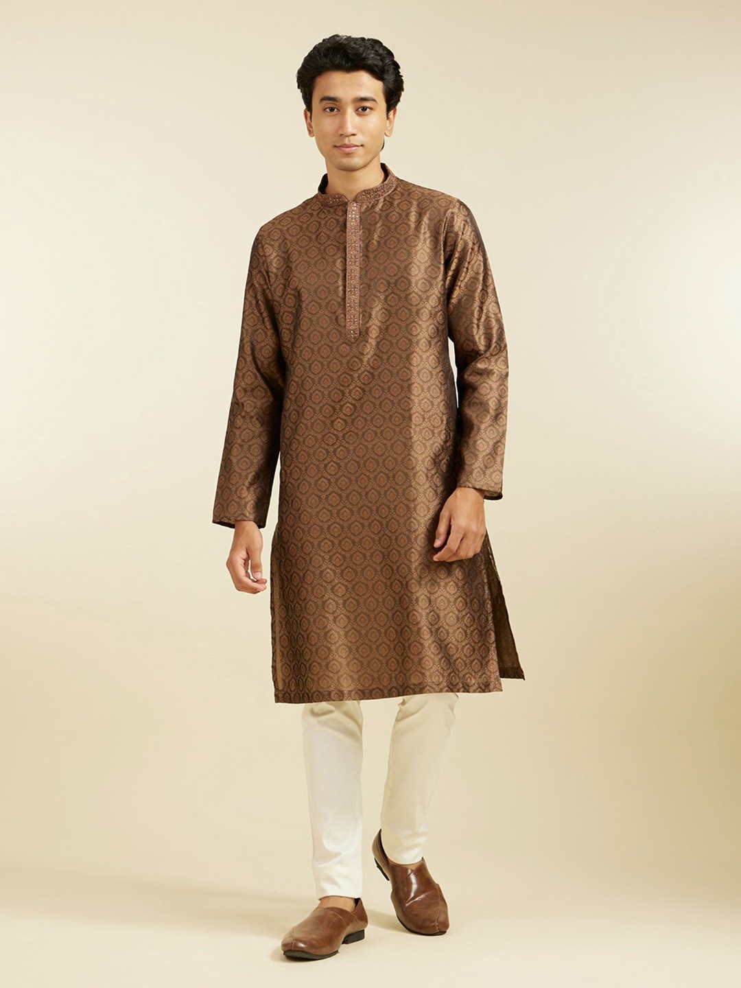 

Diwas by Manyavar Men Ethnic Motifs Woven Design Mandarin Collar Sequined Straight Kurta, Brown