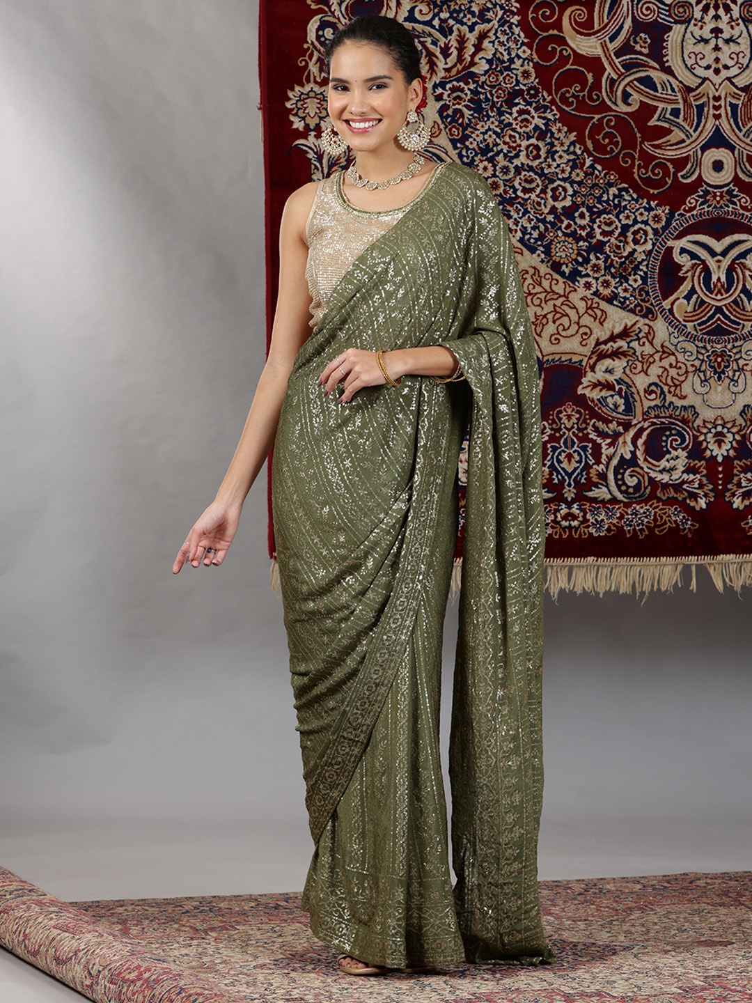 

AURELIA Embellished Saree With Blouse, Green