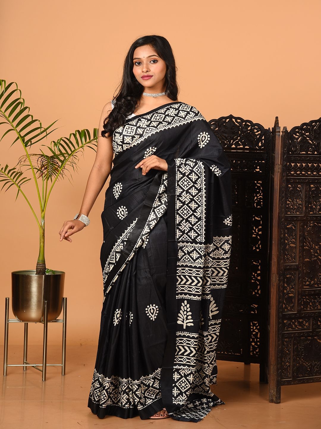 

Laa Calcutta Ethnic Motifs Printed Pure Silk Saree, Black