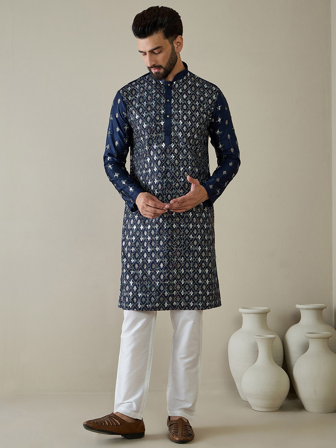 

Anouk Men Embroidered Thread Work Kurta, Navy blue