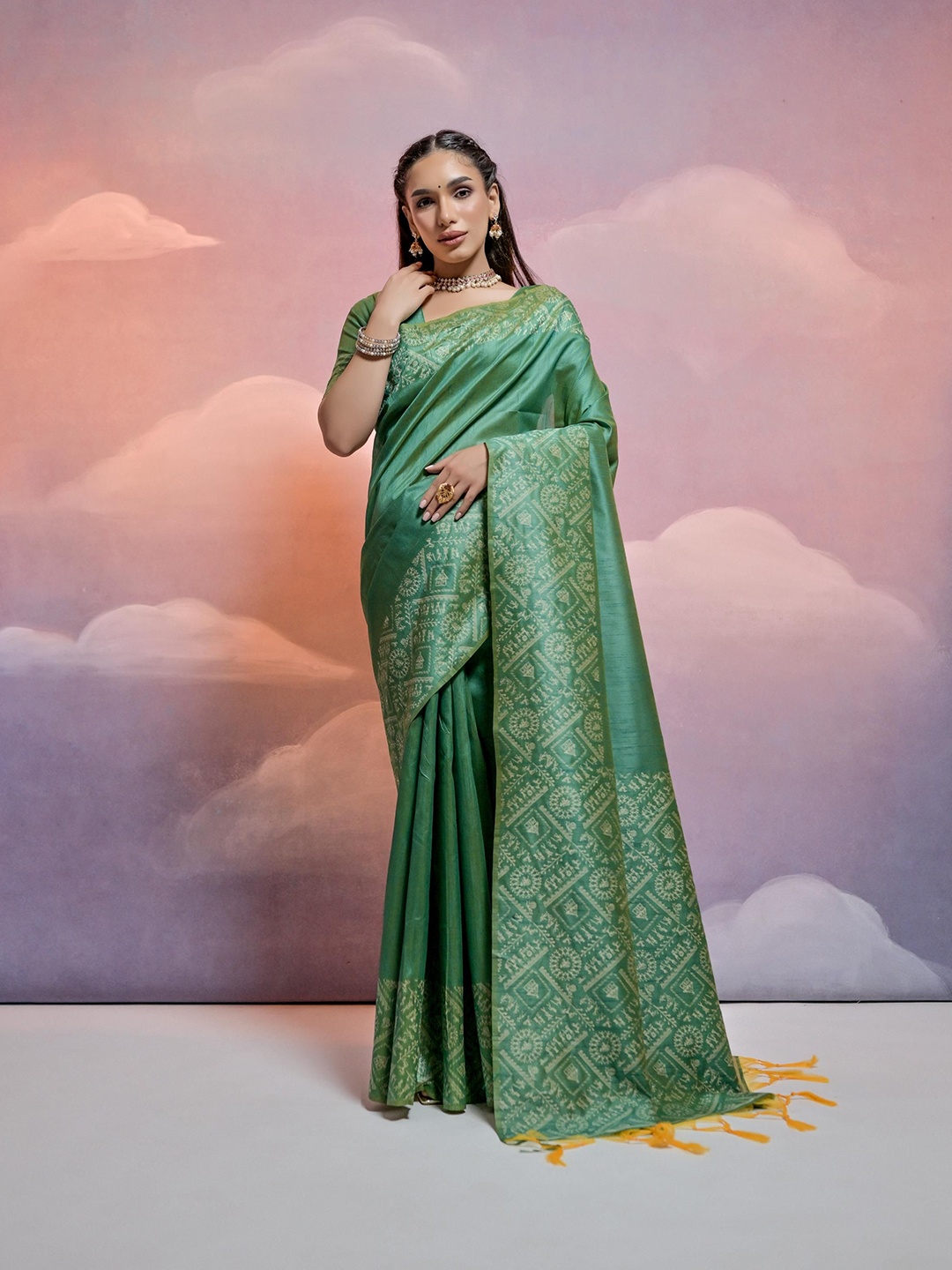 

AWRIYA Solid Woven Design Bhagalpuri Saree, Lime green