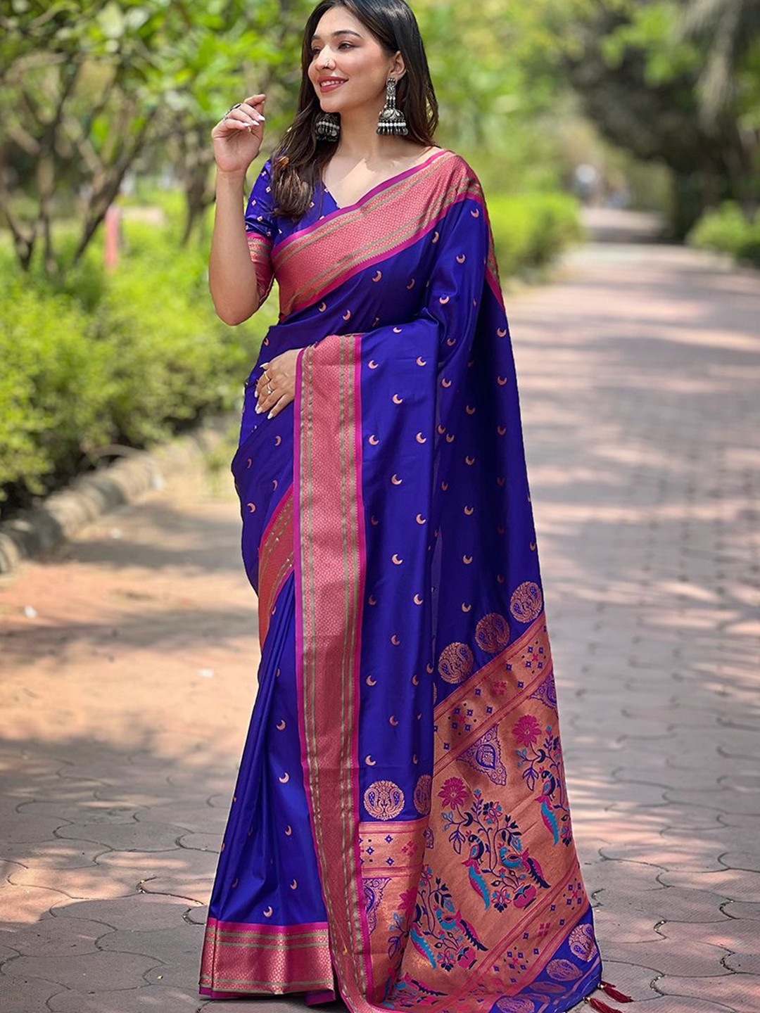

SGF11 Woven Design Zari Pure Silk Kanjeevaram Saree, Violet