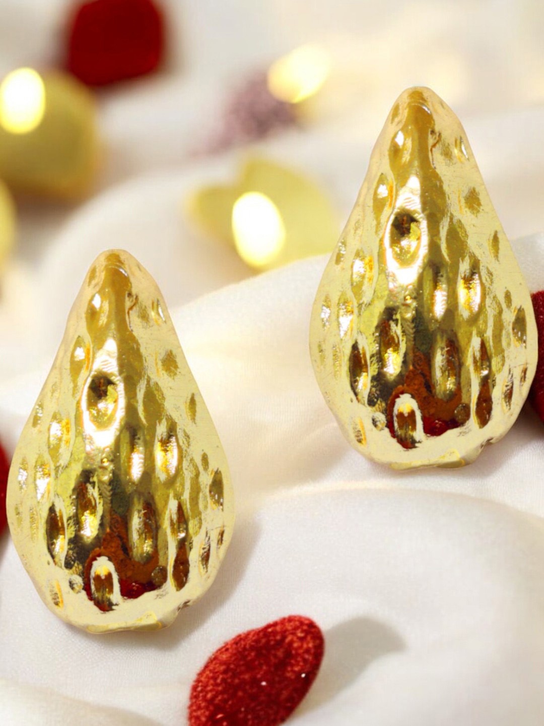 

fabula Teardrop Shaped Studs, Gold