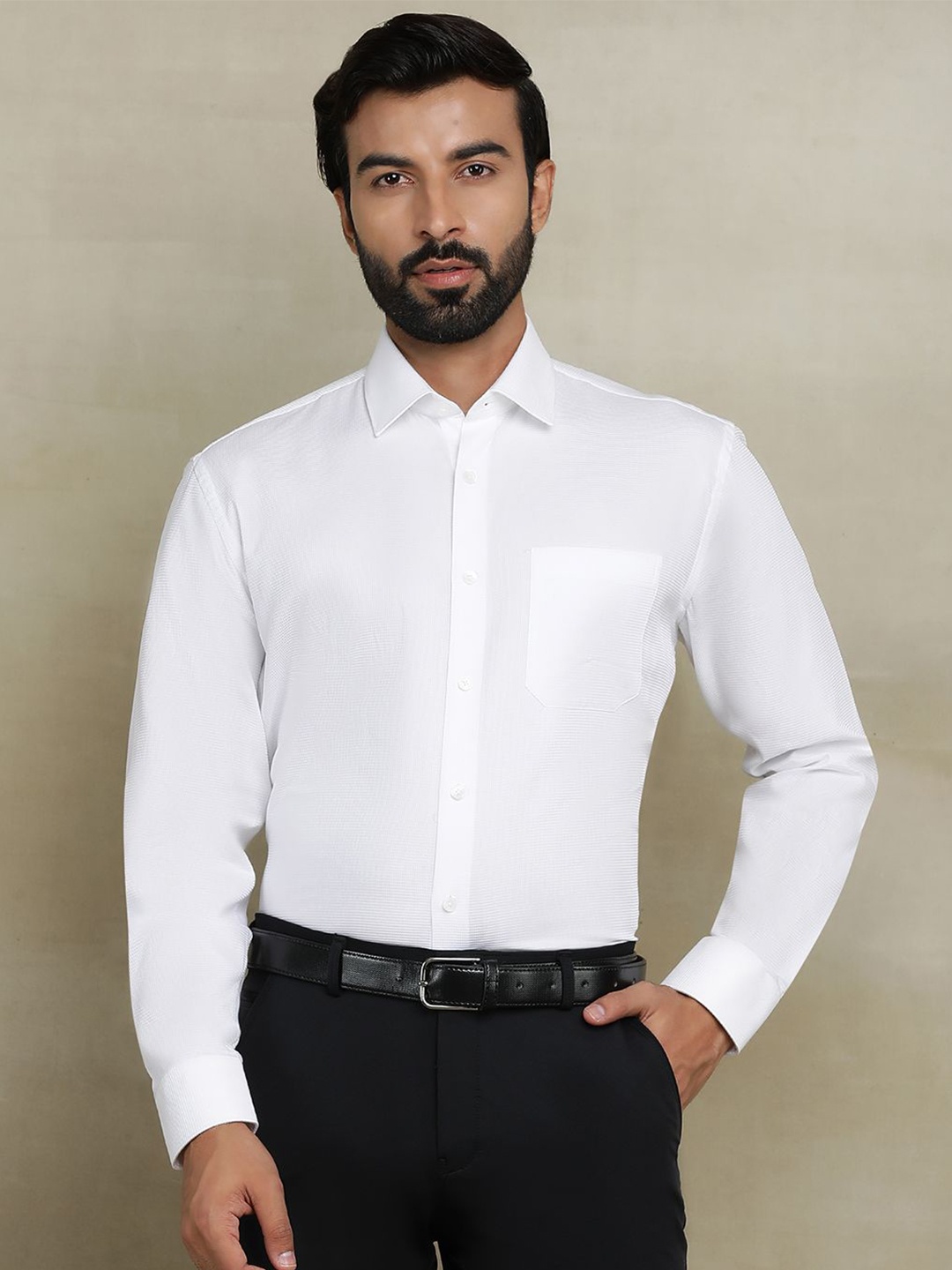 

JADE BLUE Men Cutaway Collar Textured Cotton Casual Shirt, White