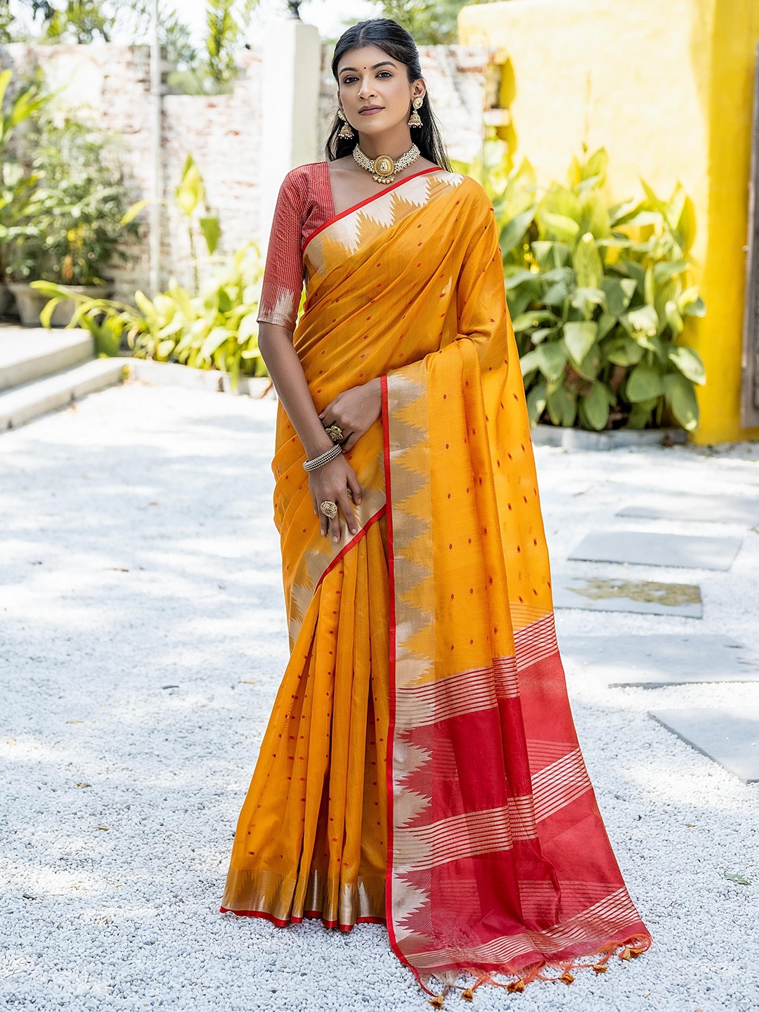 

AWRIYA Ethnic Motifs Zari Saree, Mustard