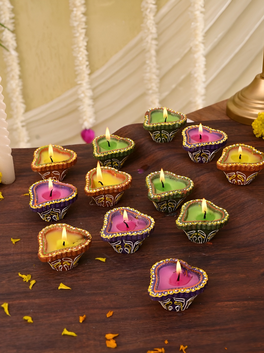 

Aura Purple & Green 12 Pieces Heart-Shaped Candle Diyas