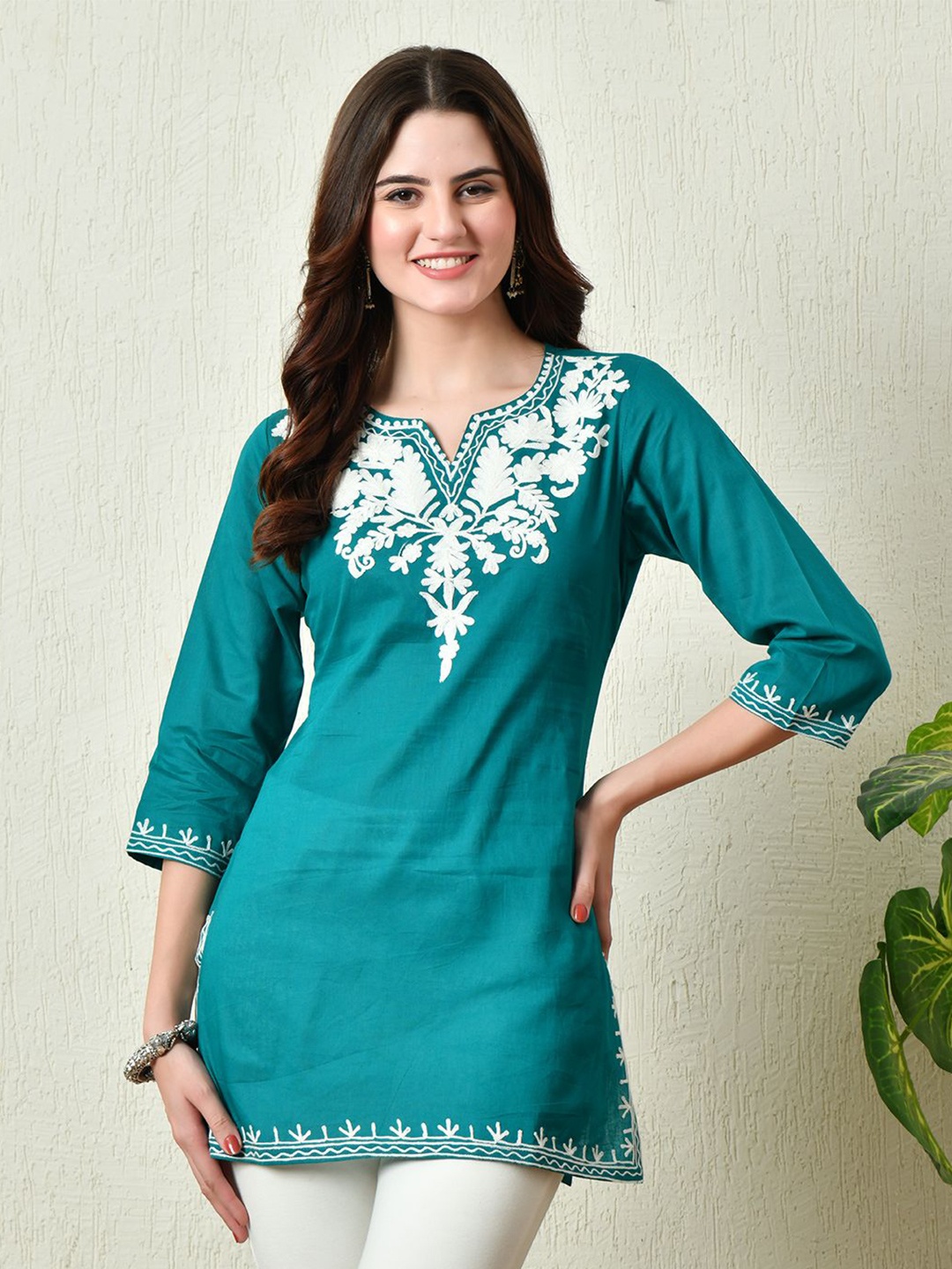 

RIYA Women Floral Embroidered Thread Work Pure Cotton Kurti, Green