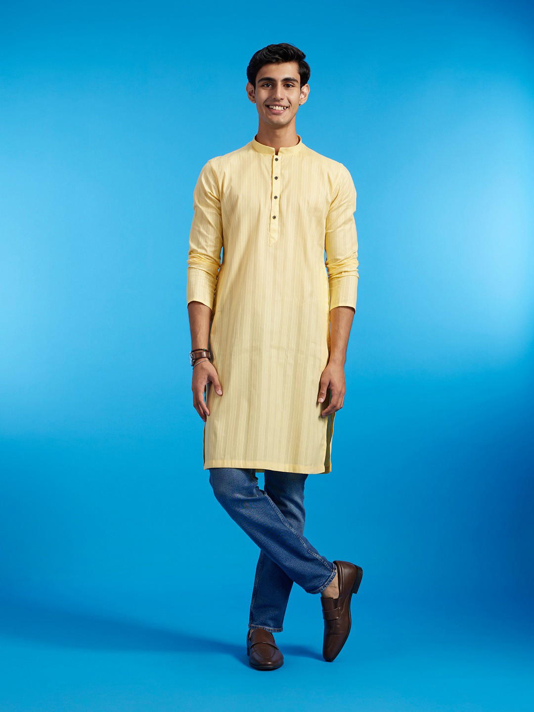 

Diwas by Manyavar Men Geometric Woven Design Mandarin Collar Pure Cotton Straight Kurta, Yellow