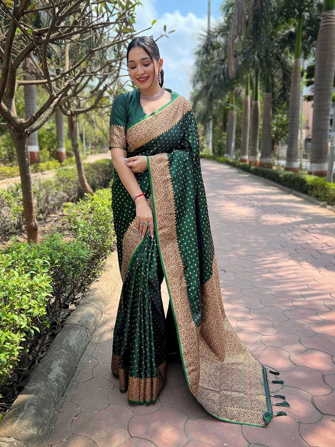 

SGF11 Pure Silk Woven Design Zari Kanjeevaram Saree, Green
