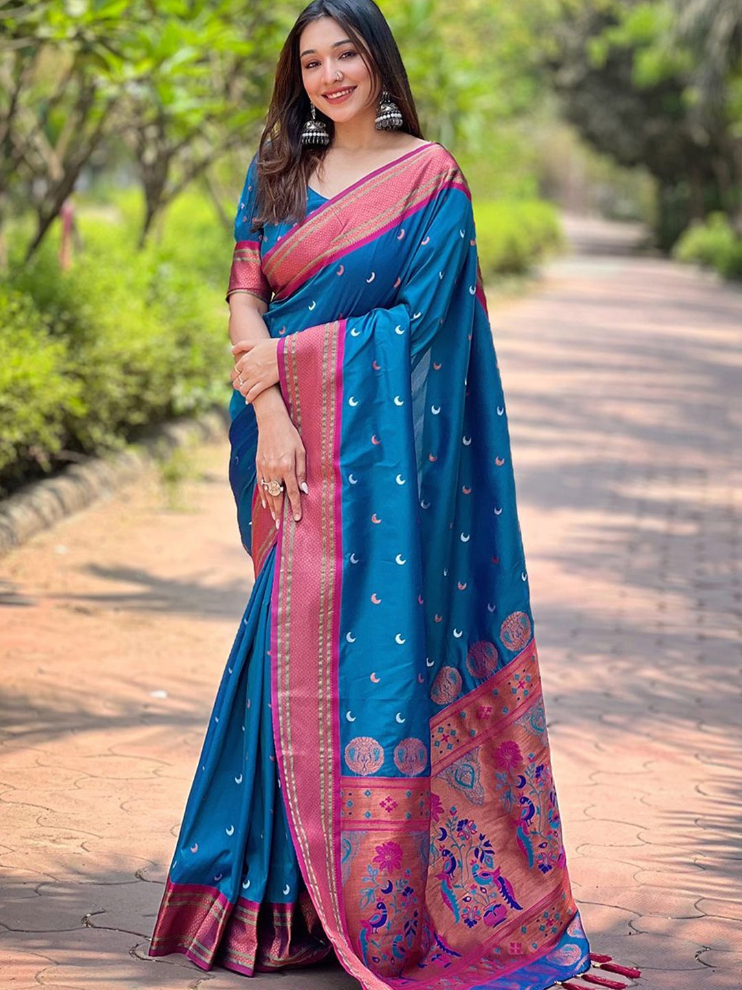 

SGF11 Woven Design Zari Pure Silk Kanjeevaram Saree, Blue