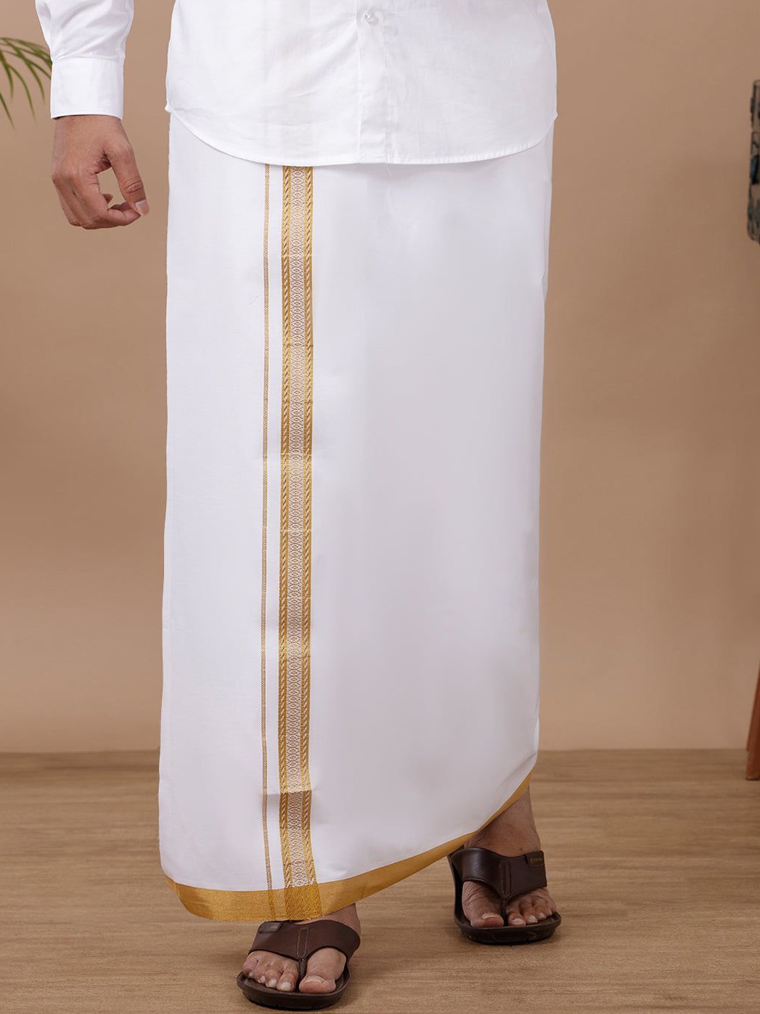 

Ramraj Men Fancy Border Single Layer Cotton Dhoti, White