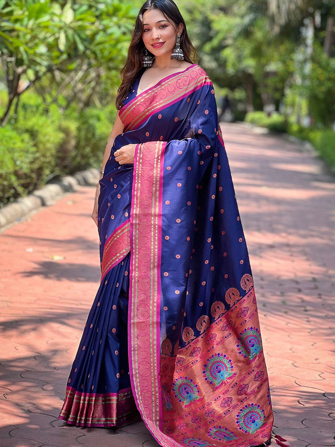 

SGF11 Woven Design Zari Pure Silk Kanjeevaram Saree, Blue
