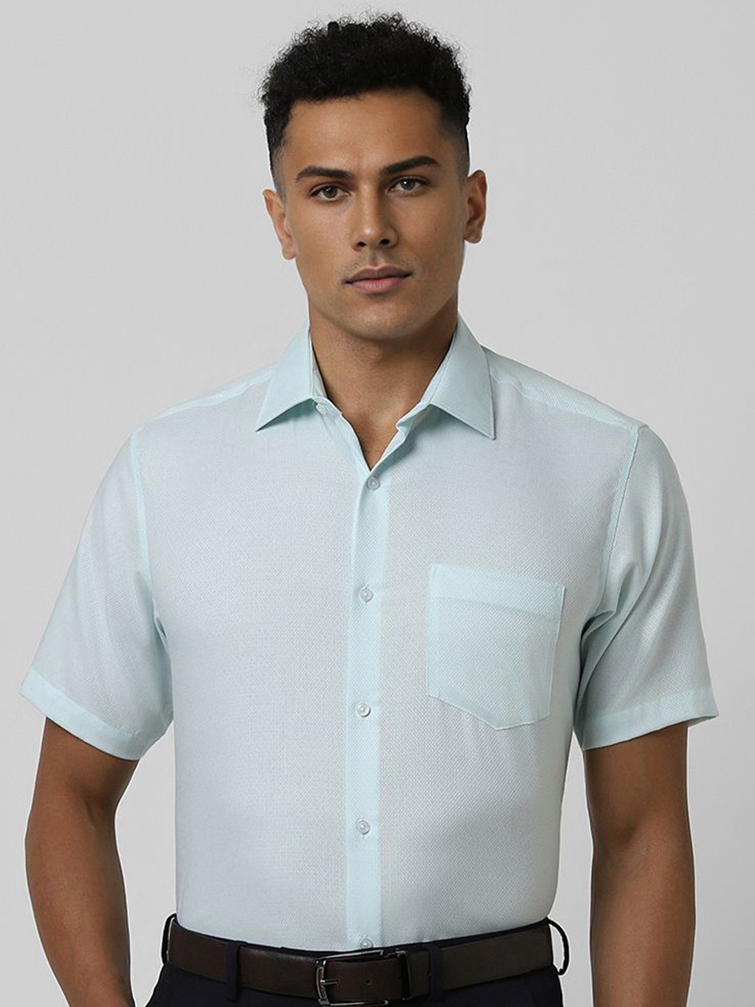 

Van Heusen Men Spread Collar Solid Cotton Slim Fit Formal Shirt, Blue