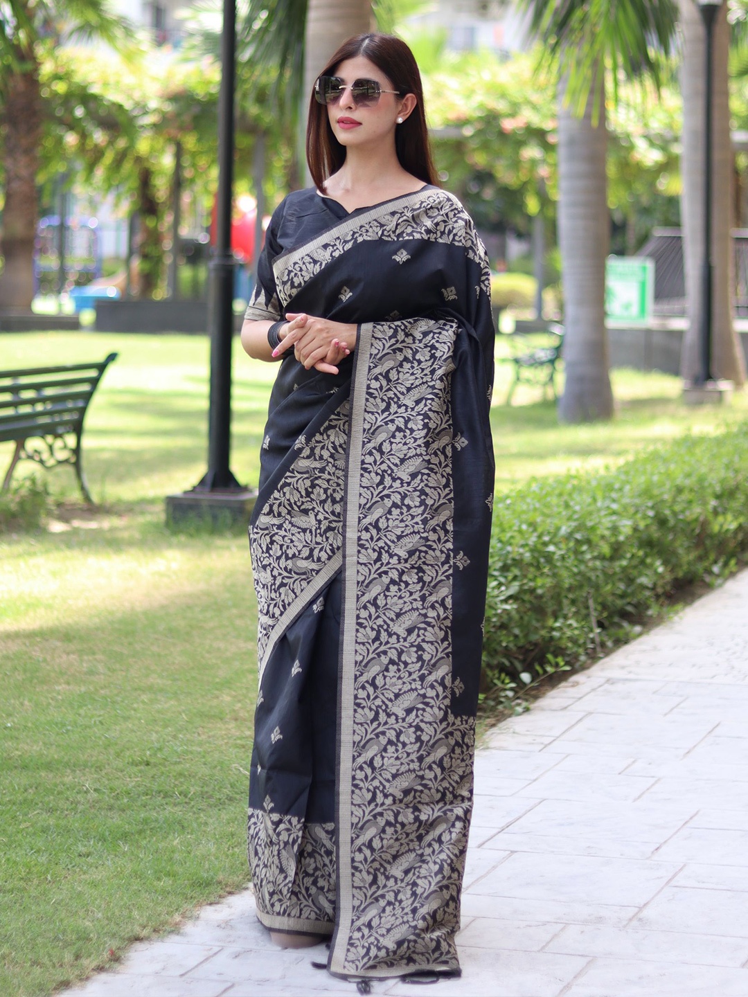 

AWRIYA Ethnic Motifs Woven Design Pure Silk Baluchari Saree, Black