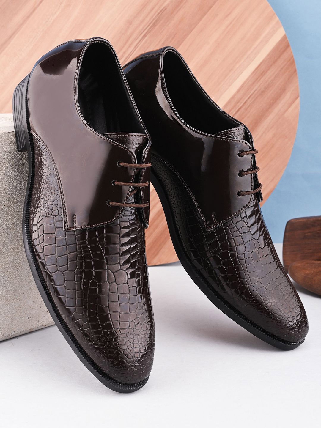 

Provogue Men Textured Formal Shoes, Brown