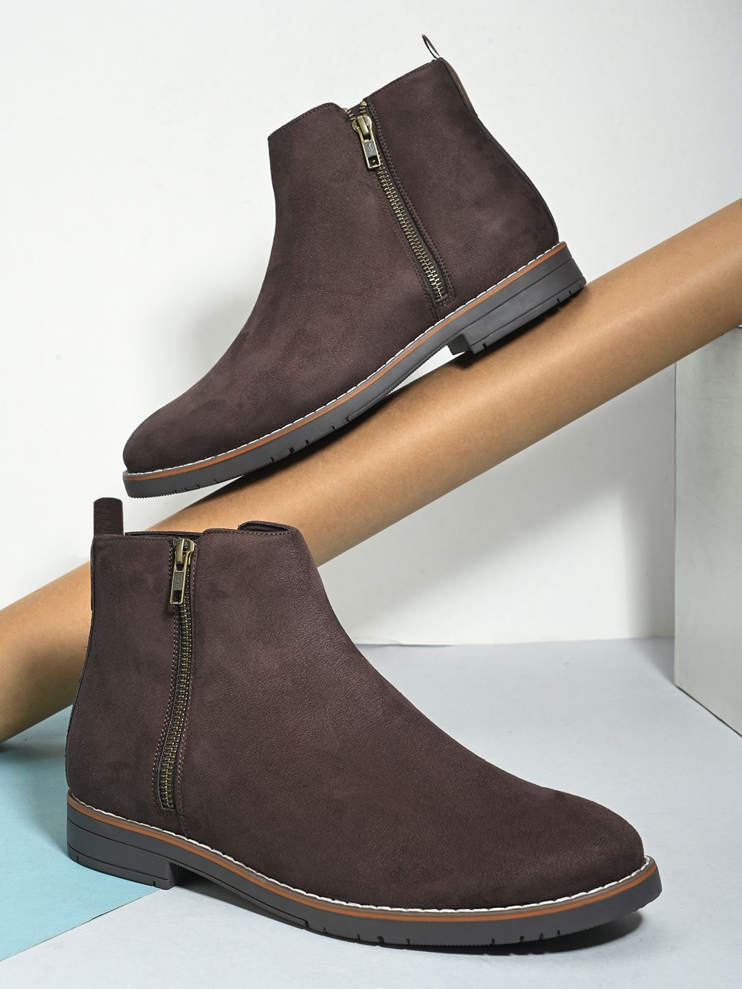 

Roadster Men Synthetic Suede Block Heeled Boots, Brown