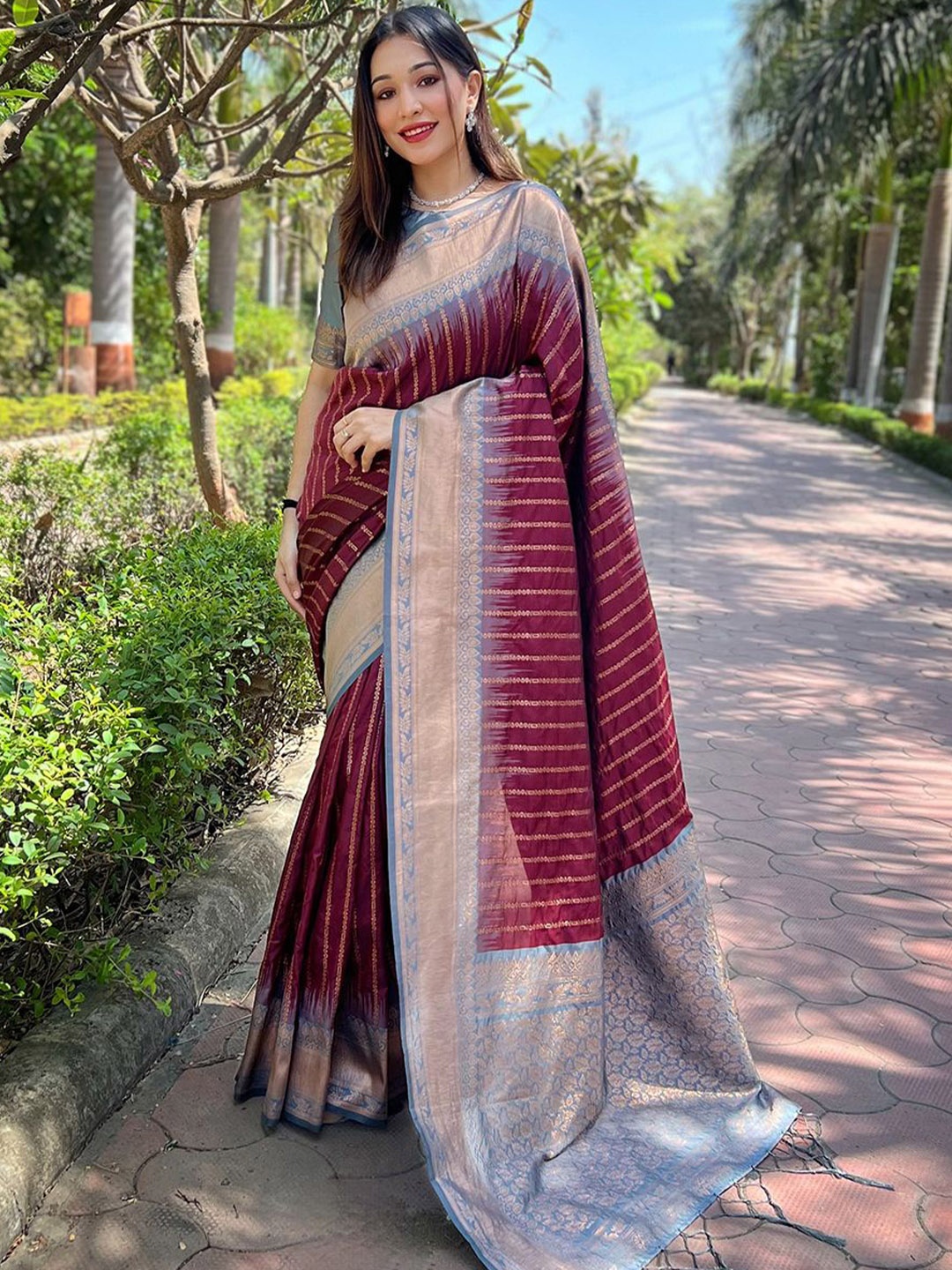 

SGF11 Woven Design Zari Pure Silk Kanjeevaram Saree, Maroon