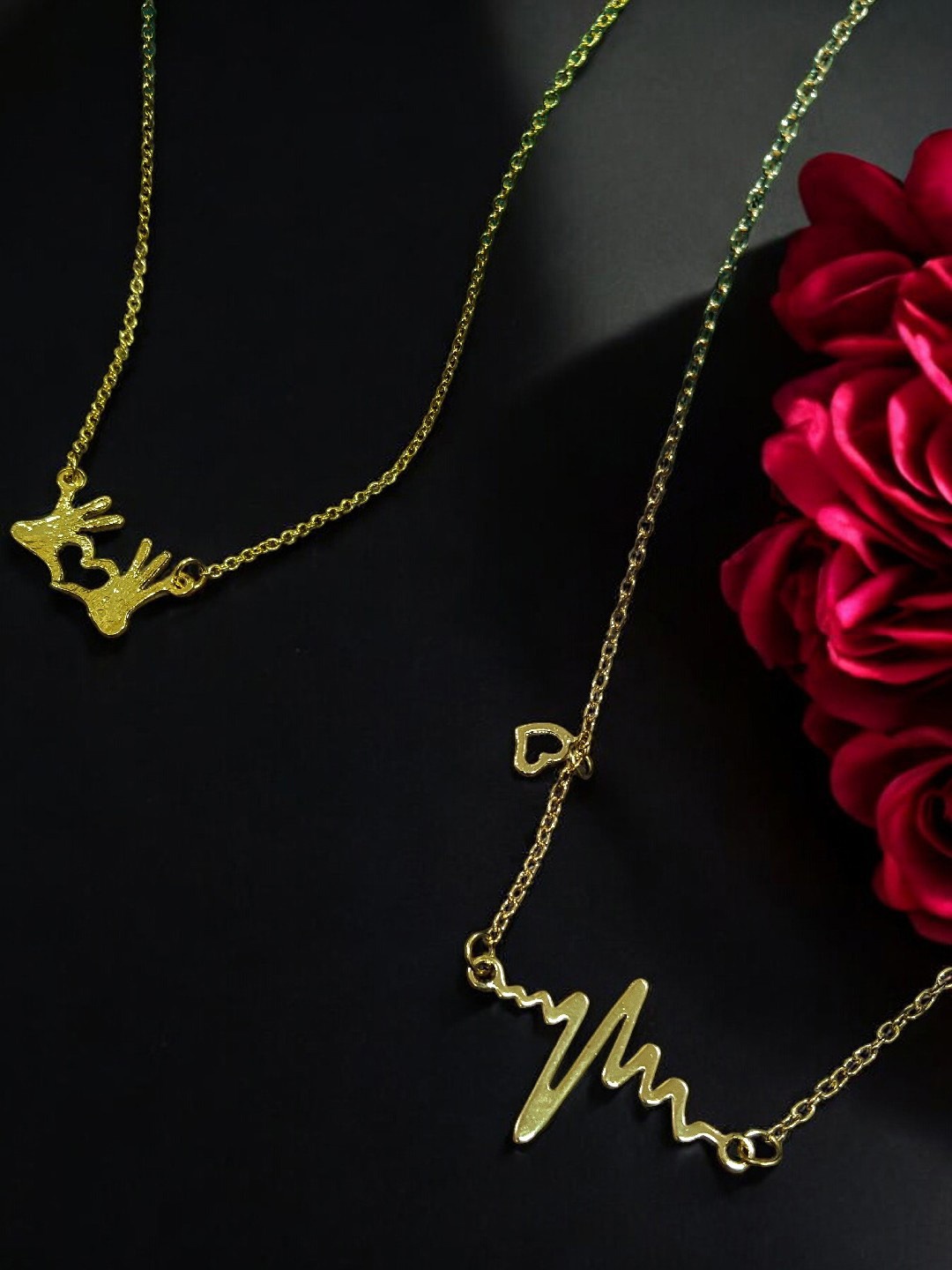 

fabula Set of 2 Gold-Plated Heart Shaped Pendant With Chain