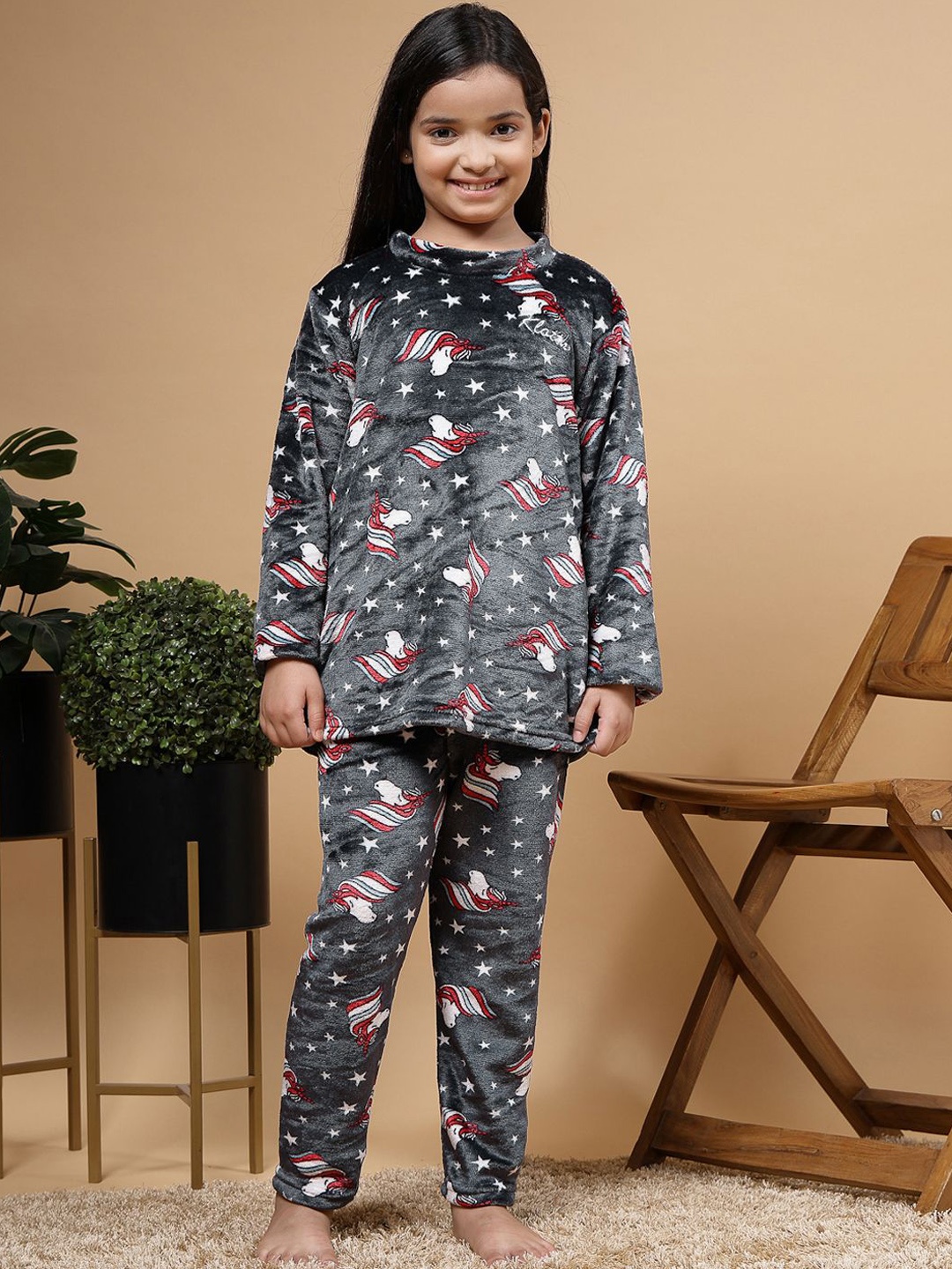 

KLOTTHE Girls Conversational Printed Night suit, Grey