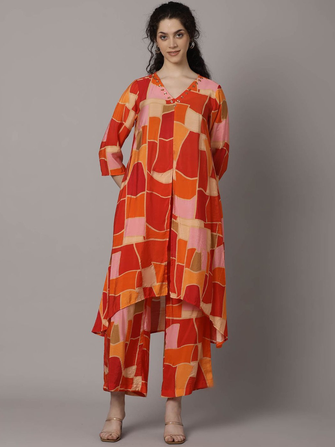 

Zolo Label Geometric Printed V-Neck Tunic With Trousers, Peach