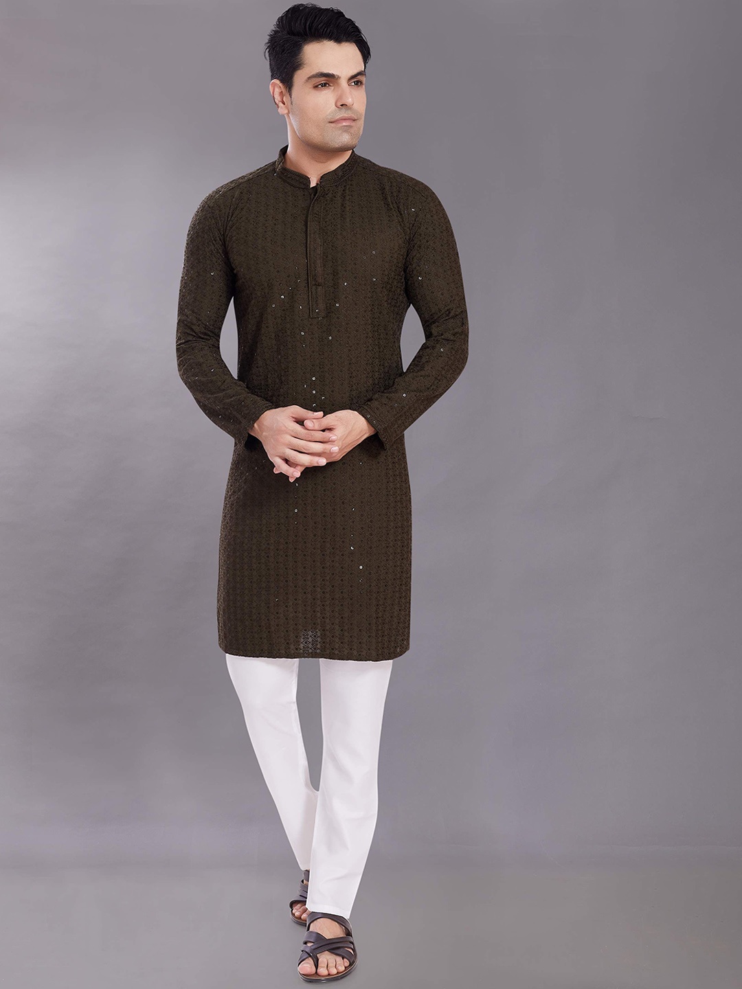 

DIVISIVE Men Embroidered Chikankari Kurta, Green