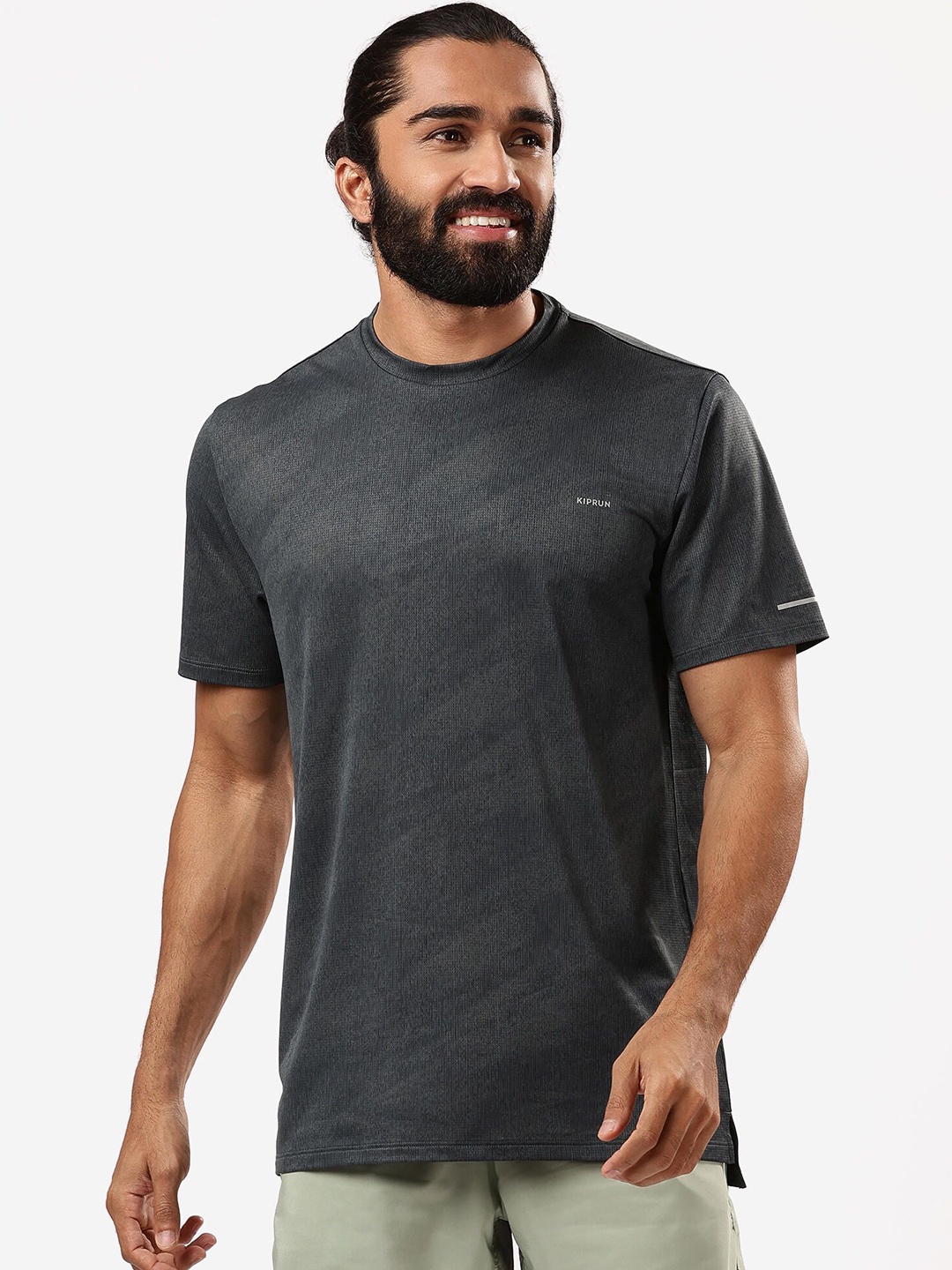 

KIPRUN By Decathlon Men Solid Round Neck T-shirt, Grey