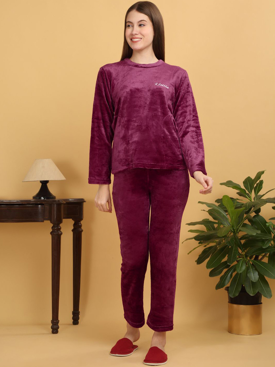 

KLOTTHE Women Maroon Solid Woolen Night Suit