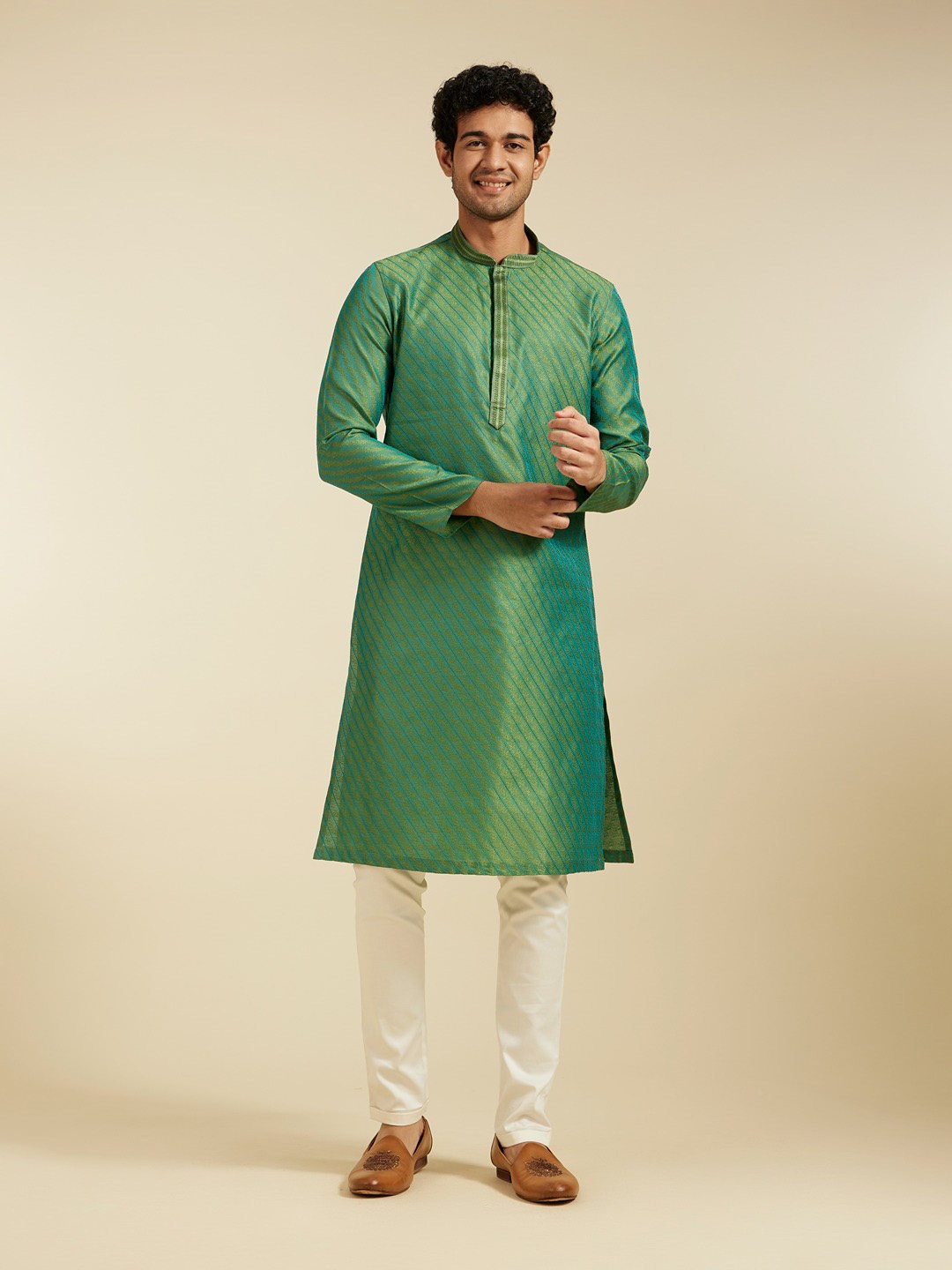 

Diwas by Manyavar Striped Printed Mandarin Collar Art Silk Straight Kurta, Green