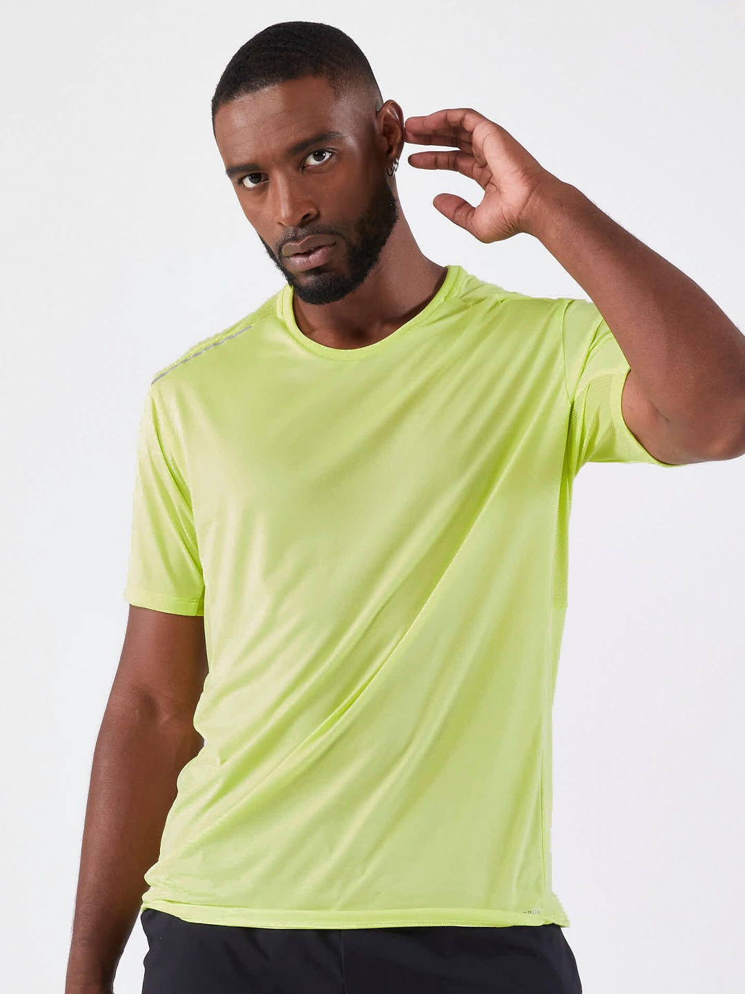 

KIPRUN By Decathlon Men Solid Round Neck T-shirt, Yellow