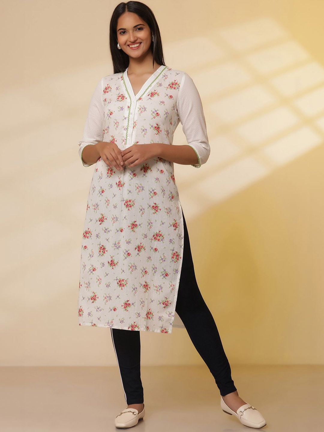 

AURELIA Floral Printed V-Neck Straight Kurta, White