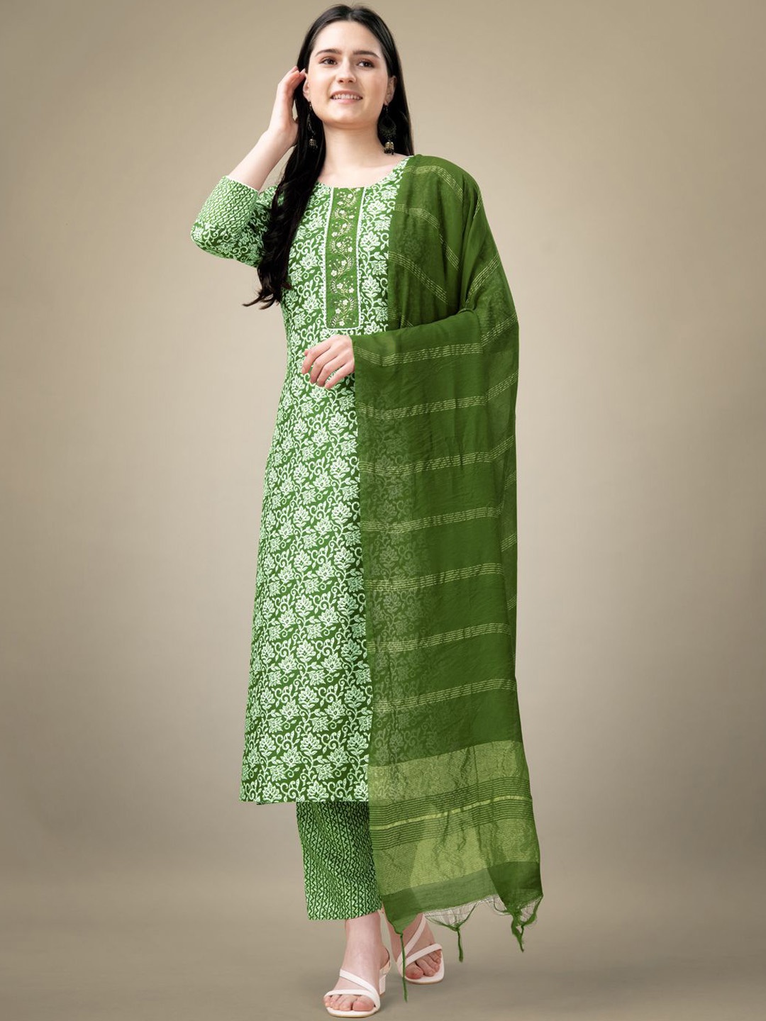 

KAYOMMI Floral Printed Regular Straight with Palazzos & Dupatta, Green