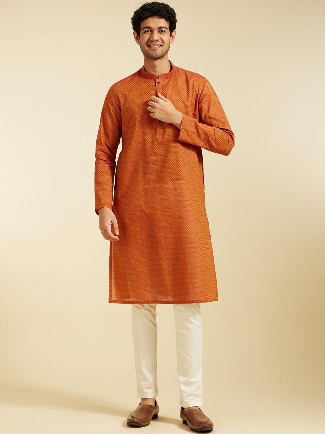 

Diwas by Manyavar Men Geometric Woven Design Mandarin Collar Cotton Straight Kurta, Rust