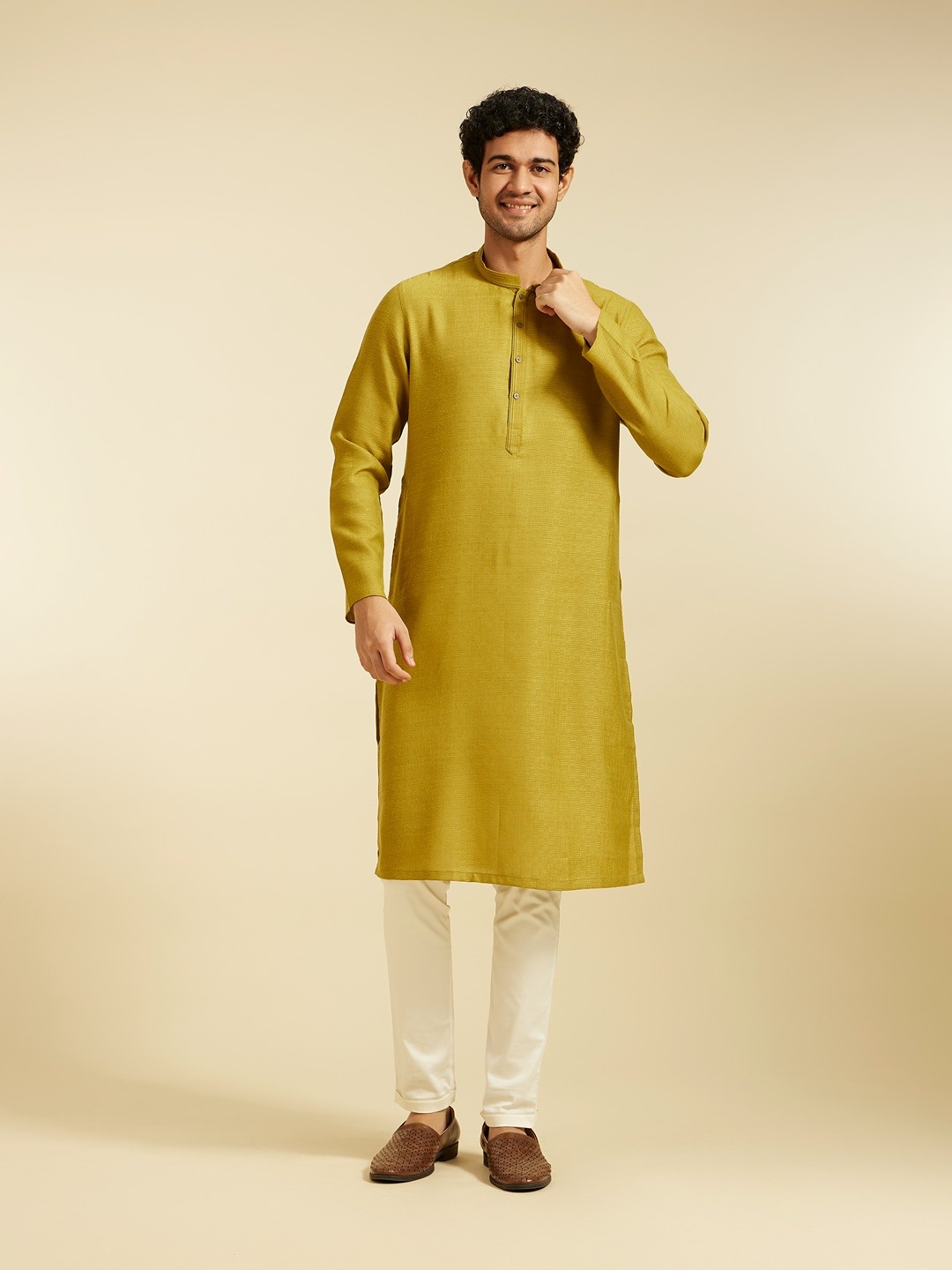 

Diwas by Manyavar Geometric Woven Design Mandarin Collar Straight Kurta, Green