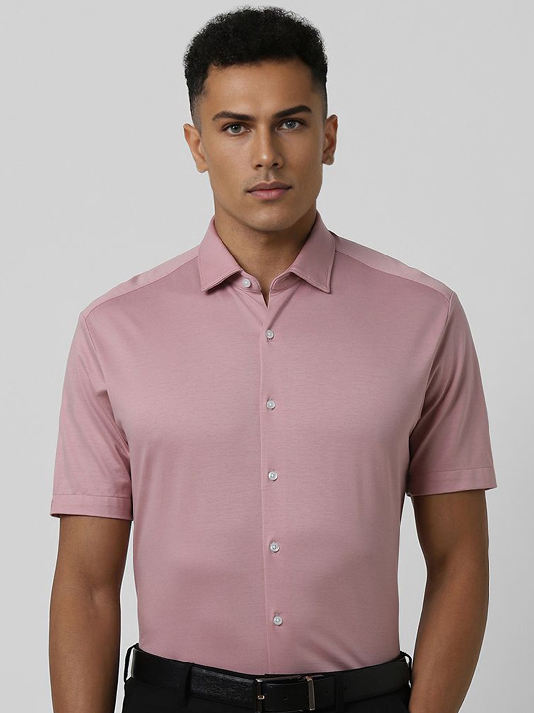 

Van Heusen Men Spread Collar Solid Cotton Slim Fit Formal Shirt, Pink