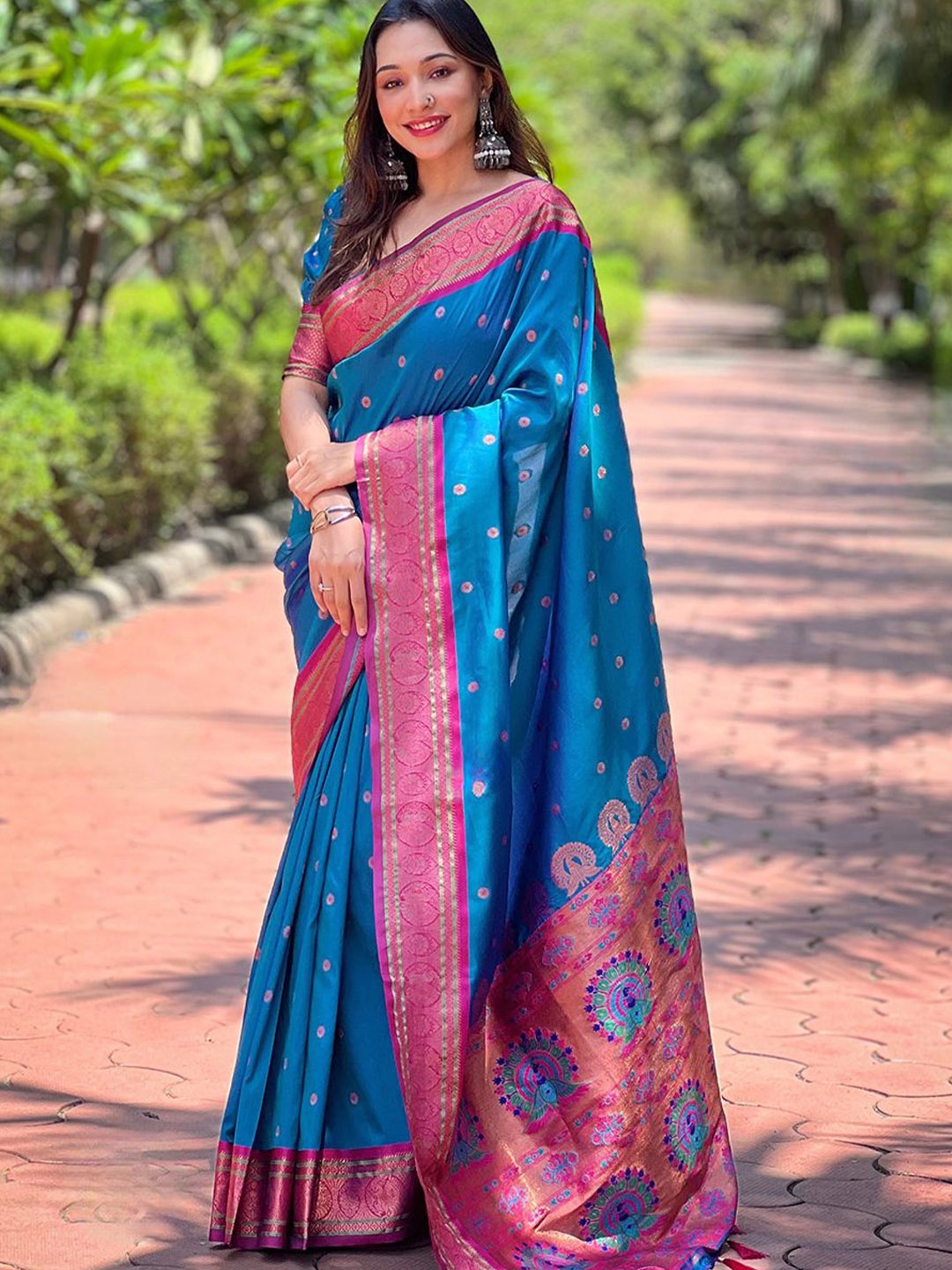 

SGF11 Woven Design Zari Pure Silk Kanjeevaram Saree, Blue