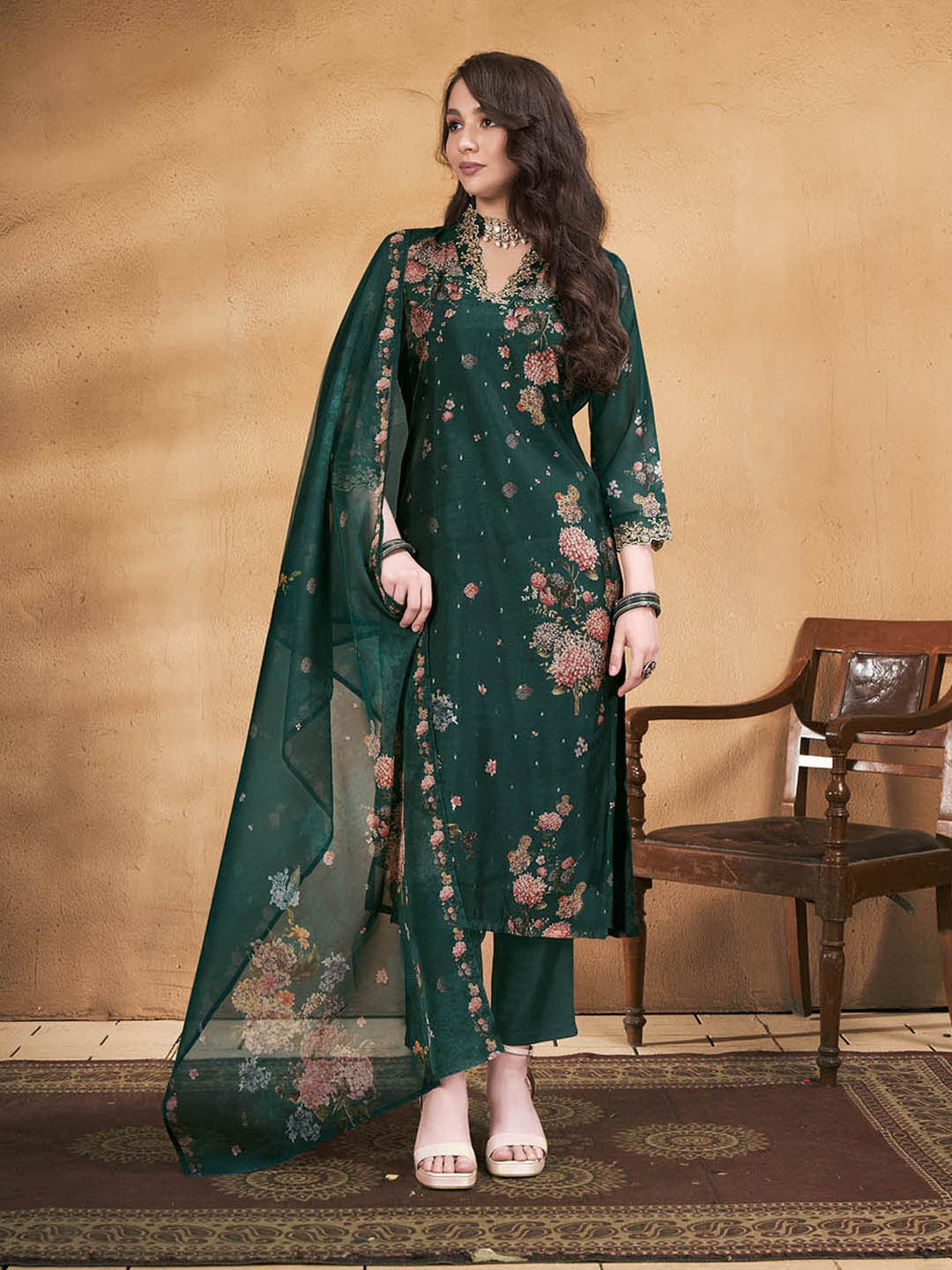 

Anouk Dark Green Floral Printed Thread Work Straight Kurta with Trouser & Dupatta